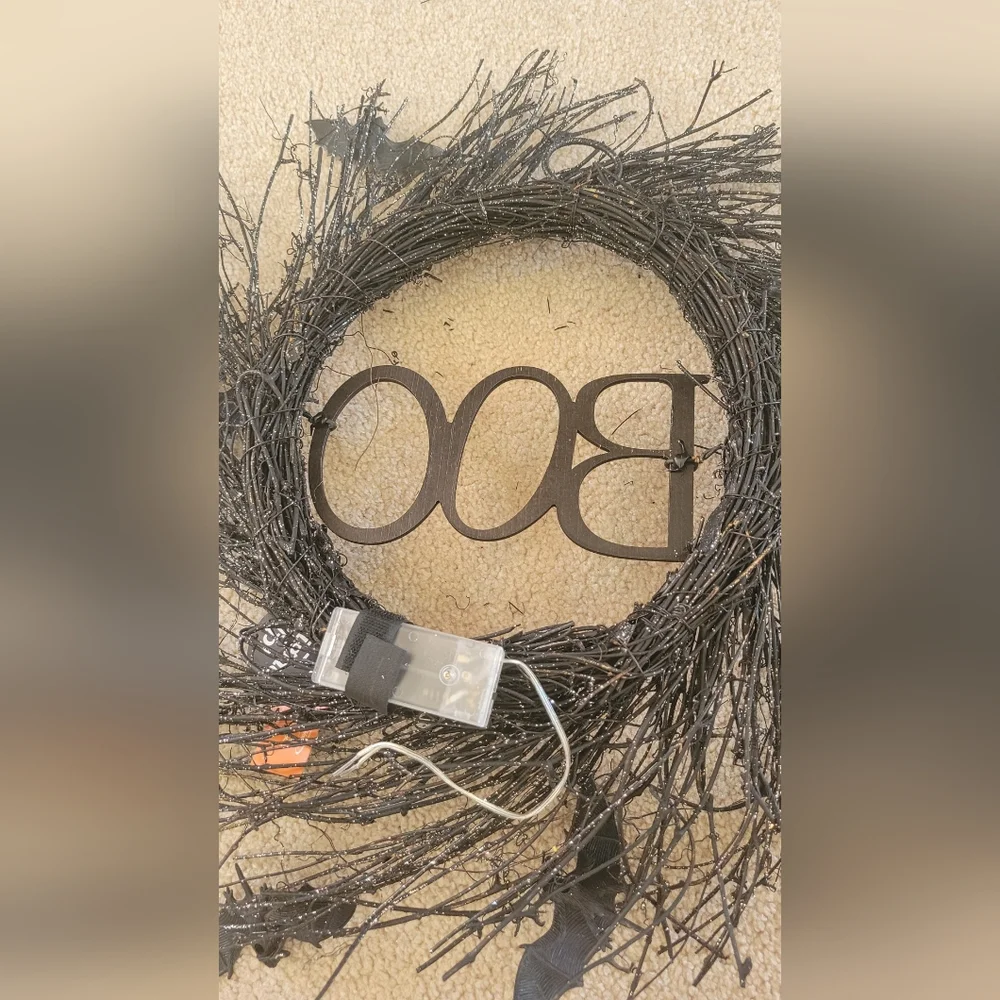 New Holiday Home LED light up Black Boo Wreath. Fall halloween. Black & silver.